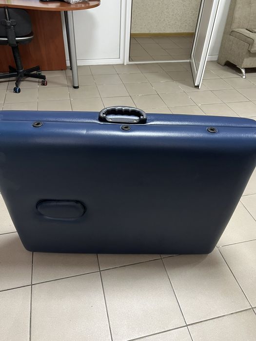 Продаеться масажний стіл