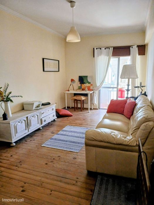 Amplo Apartamento T3 com varandas e 2 elevadores,  em Setúbal