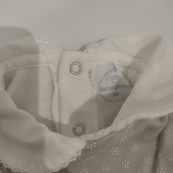 Casaco e body, marca Laranjinha.