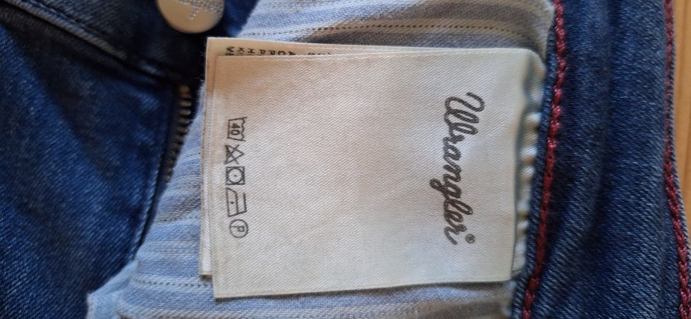 Jeansy Wrangler.