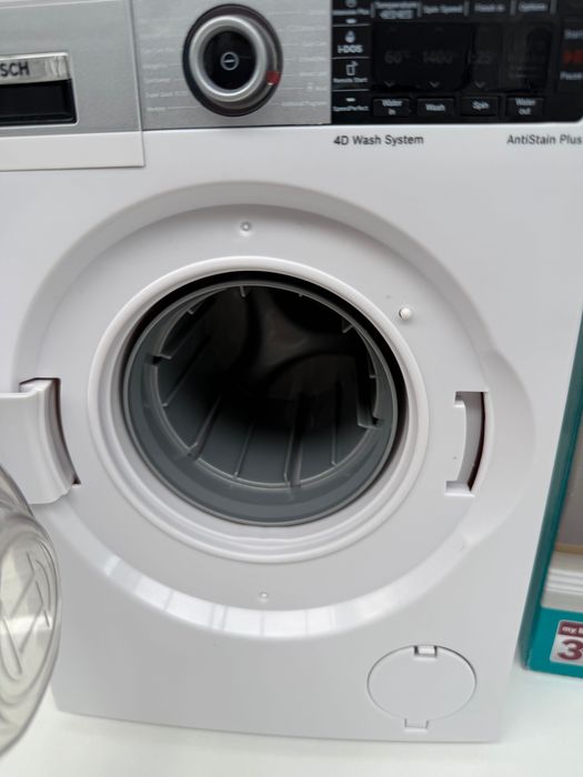 Zabawka pralka KLEIN Bosch Junior 9213 - Cztery programy prania i oryginalne odgłosy - działa z wodą i bez wody (outlet)