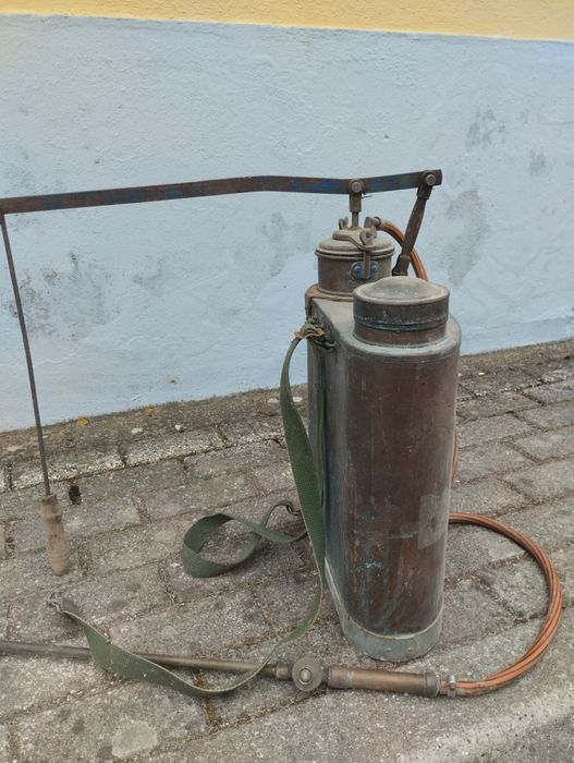 Pulverizador antigo de cobrem