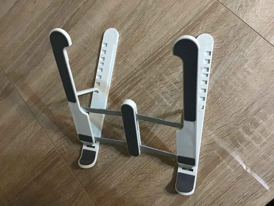 Base articulada para computador portátil