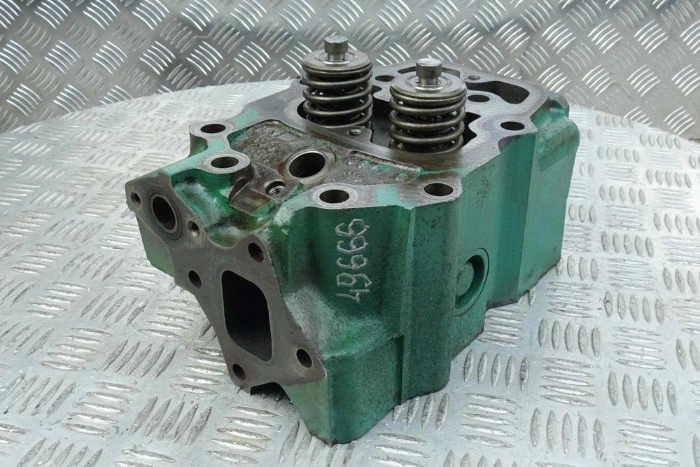 Głowica do silnika Volvo TD122. (Cylinder head Volvo TD122)