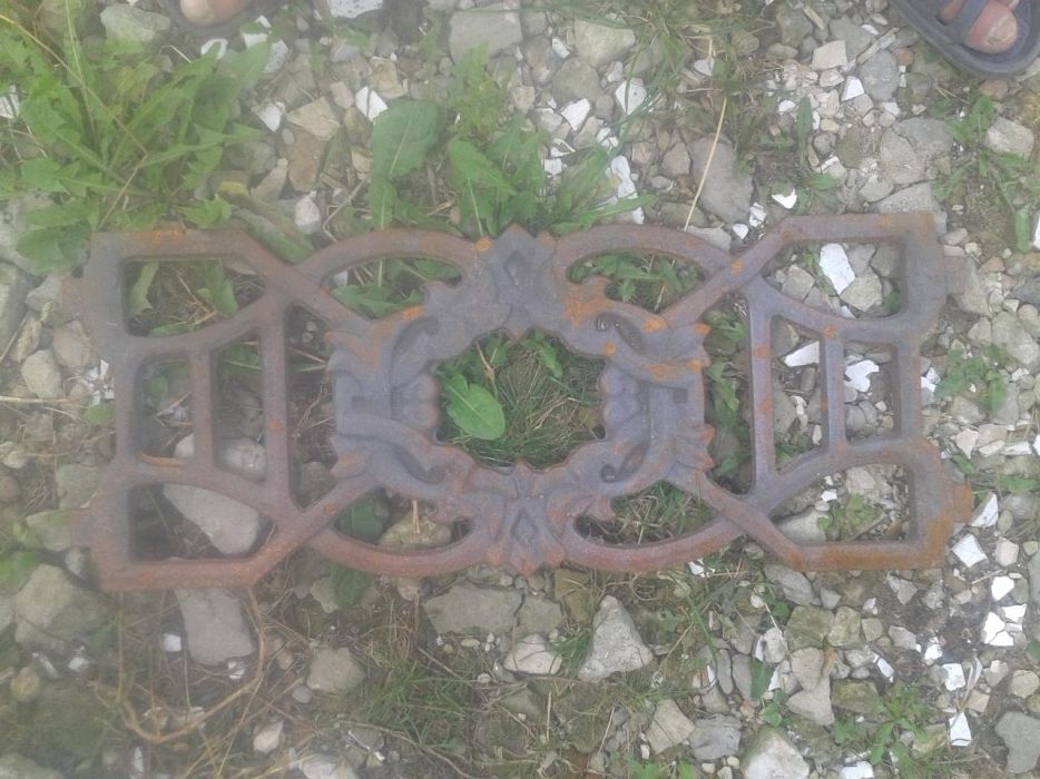 Срочно продам чугунную оградку