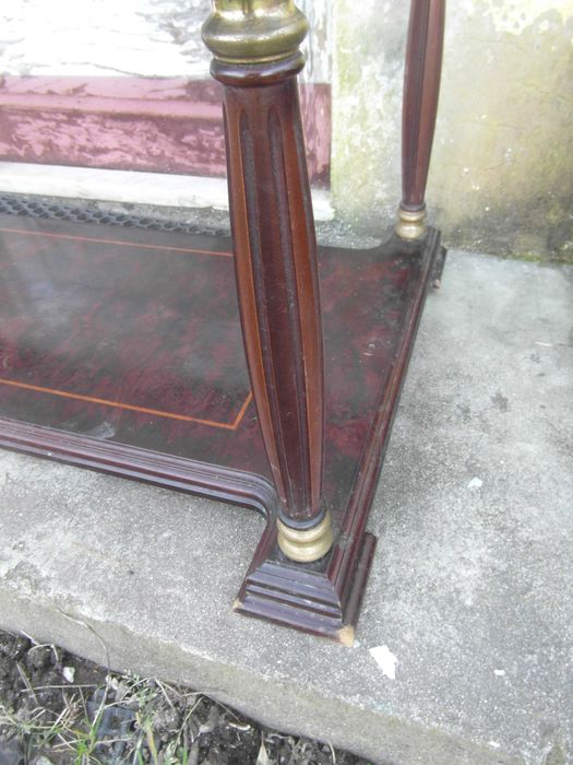 Mesa de apoio para restaurar