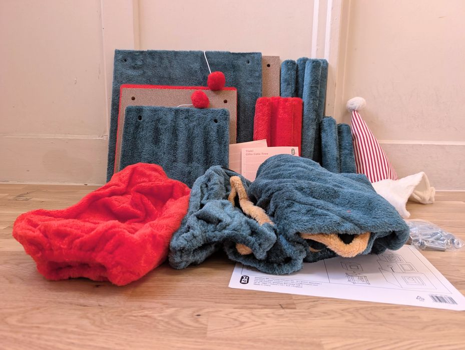 TIAKI Drapak Świąteczna Wieża z Prezentami dla Kotów 40x40x125cm