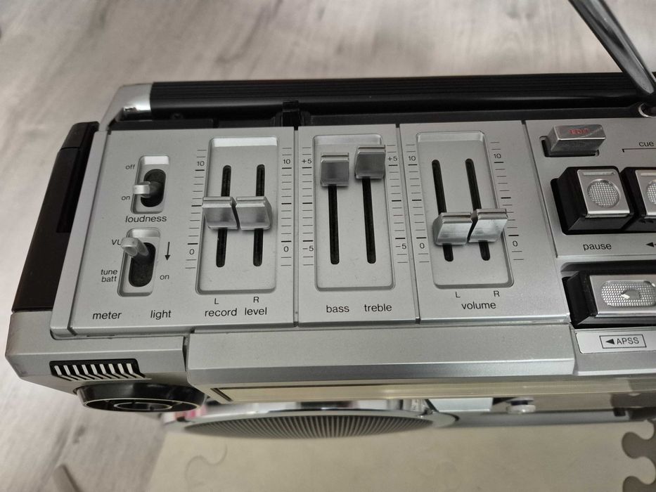 Sharp GF-9191 radiomagnetofon