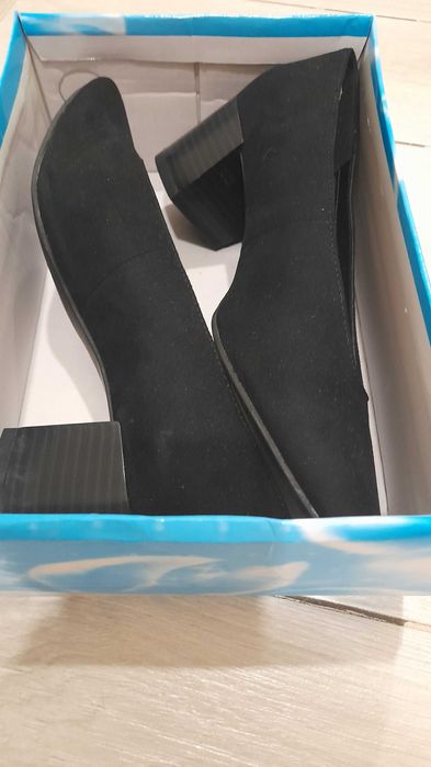 Продам туфли замшевые