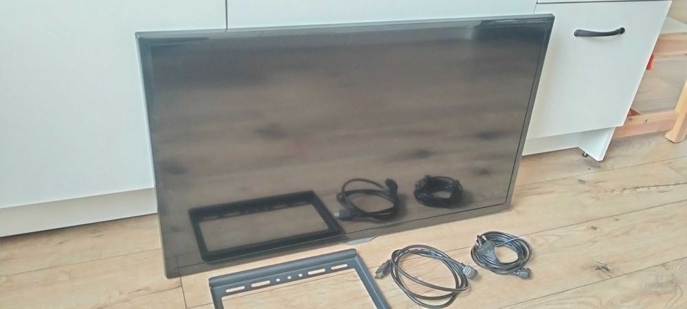 Telewizor 32" Full HD Samsung 32F5500 HDMI + uchwyt na ścianę