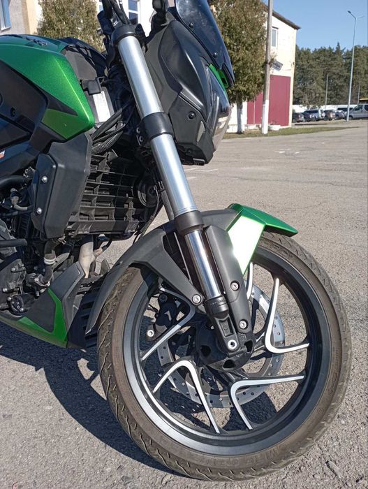 мотоцикл Bajaj Dominar D400 2020