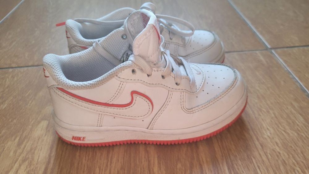 Фірмові дитячі кросівки Nike AIR FORCE 1  26 р. .