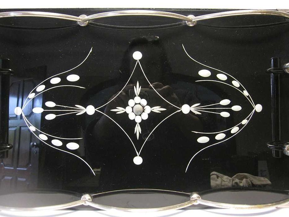 fantástico antigo tabuleiro em vidro biselado com armação cromada