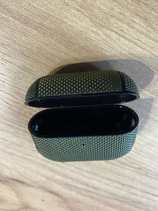 Чехол на Apple AirPods 4
