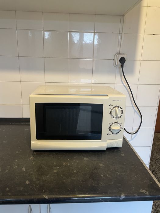 Microondas usado a funcionar