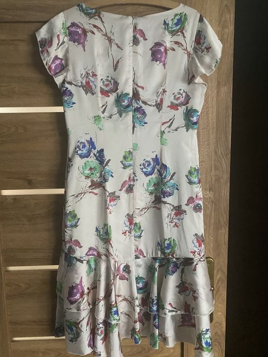 Sliczna sukienka za kolano