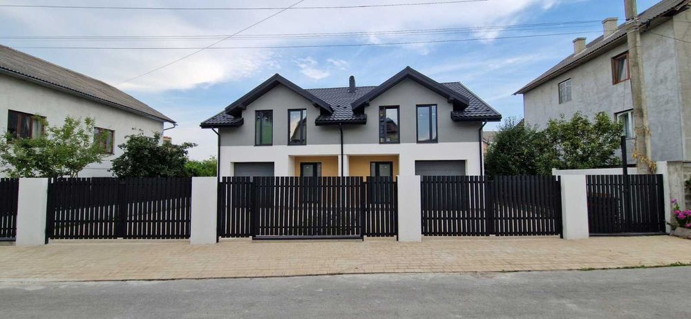 Продається ДУПЛЕКС з гаражем та власним подвір'ям, СОЦ. програми