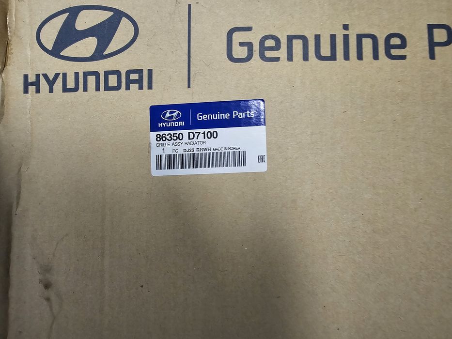 Решітка радіатора Hyundai Tucson 2015-2018 р.в. стан нової.