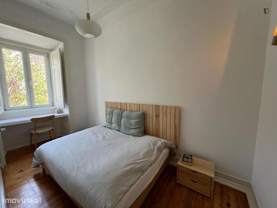 Quarto - localizado em Penha Lisbon