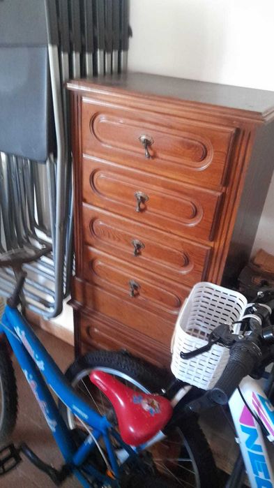 Cama em madeira maciça