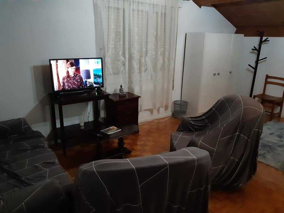 T0/T1 para 1 pessoa apenas | Em Moradia Comum c/ Quintal