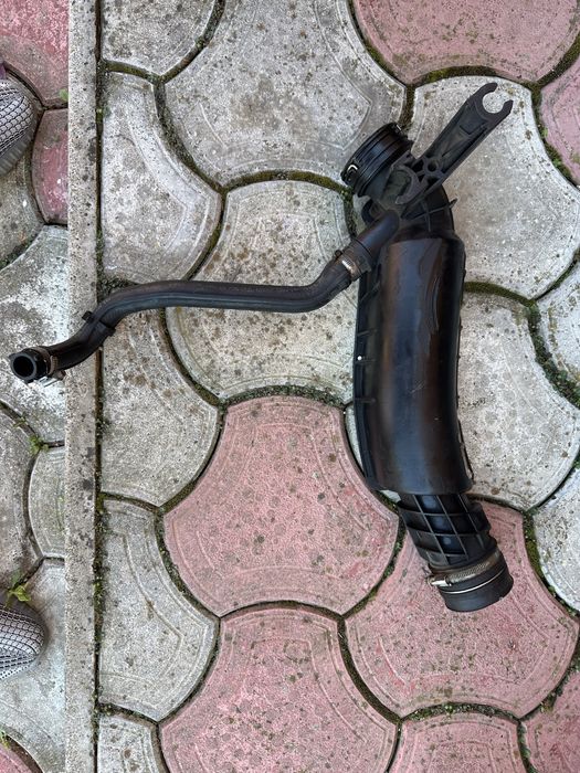 Пластиковий трубопровід - демпфер наддувочного повітря двигуна M271