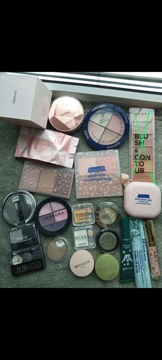 Набір косметики палетки, туш, блиск пензлі кисти revolution