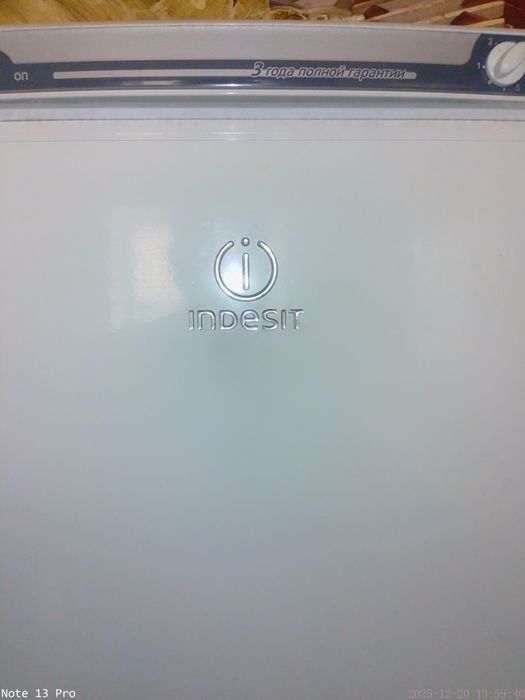 Терміново продам двокамерний холодильник Indesit