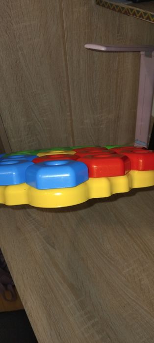 Продам іграшку пазли-болти.