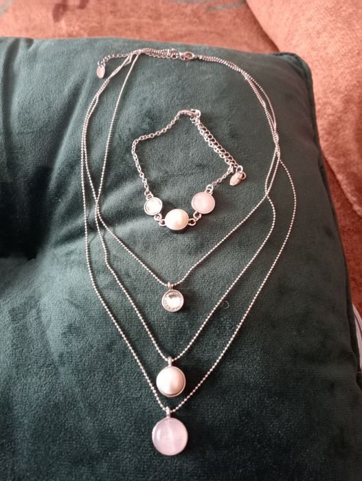 Naszyjniki, łańcuszki, wisiorki,zawieszki,broszki,komplety,