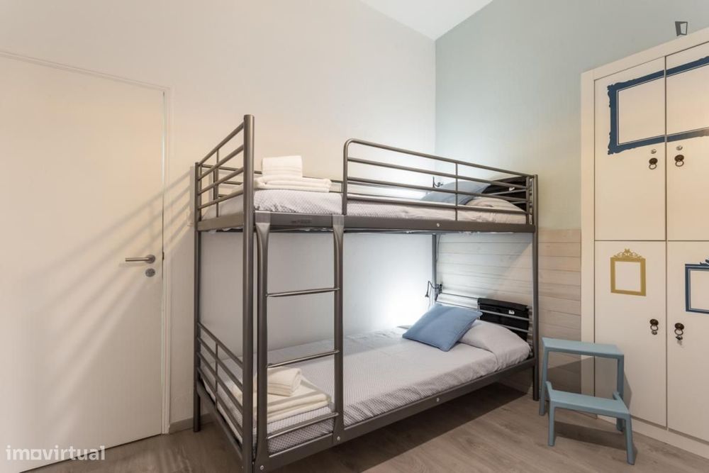 Quarto - localizado em Arroios Lisbon