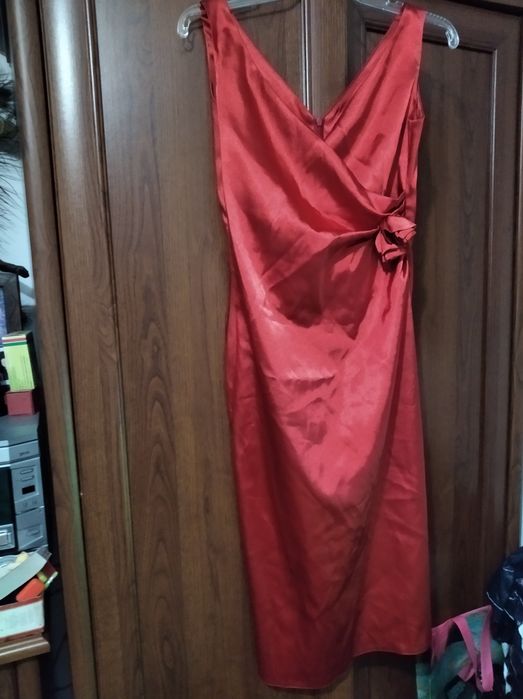 Sukienka czerwona elegancka atłasowa