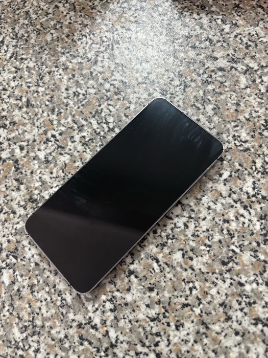 Samsung S24. Dois anos de uso. Algumas marcas de uso