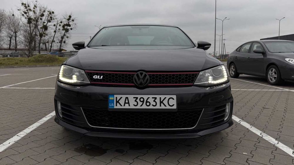 Volkswagen Jetta GLI 2.0 (220 к.с.) 2013