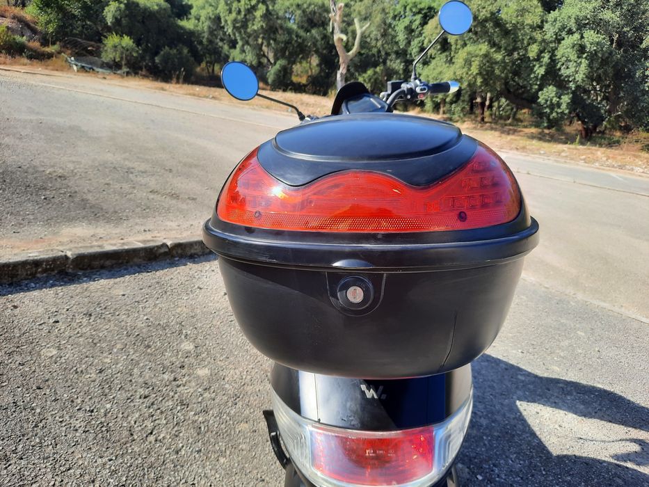 Electrica, bateria portátil pode levar para casa ou carregar na mota