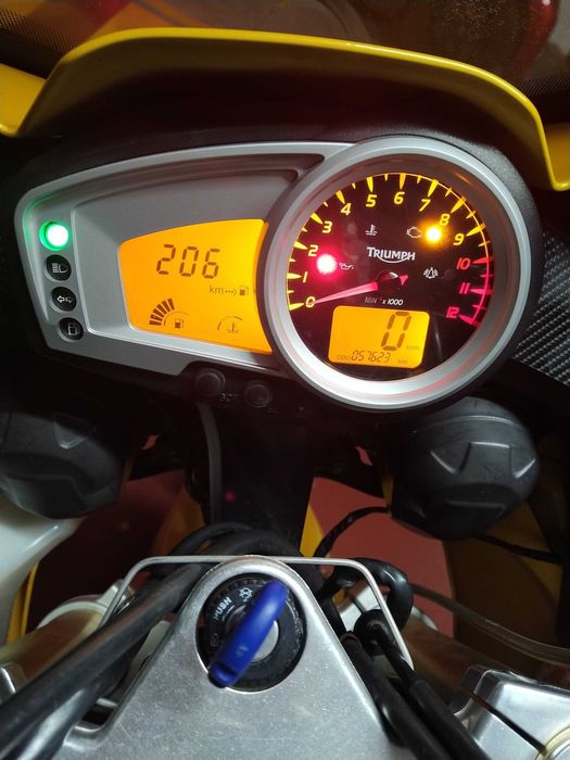 Triumph Tiger 1050 - Troco por Scooter ou mota menor