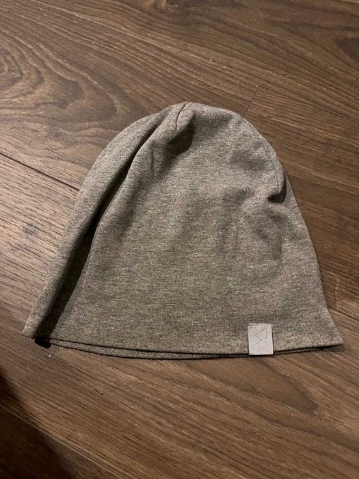 Szara czapka męska