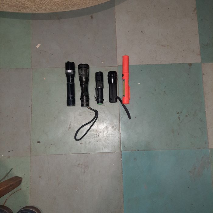 Павербанк, ліхтарик,батарейки