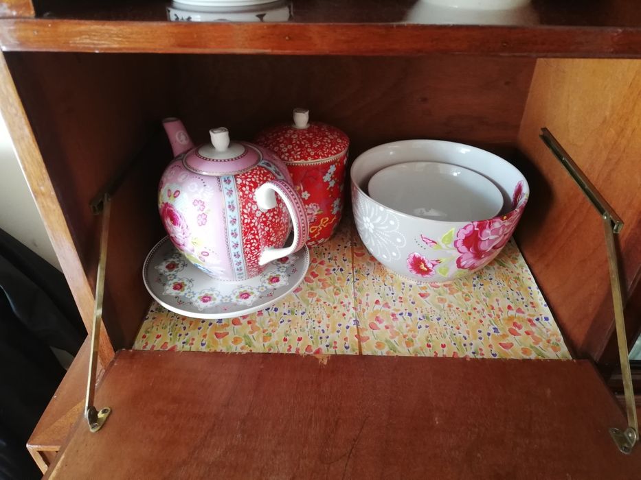 Móvel louceiro sala