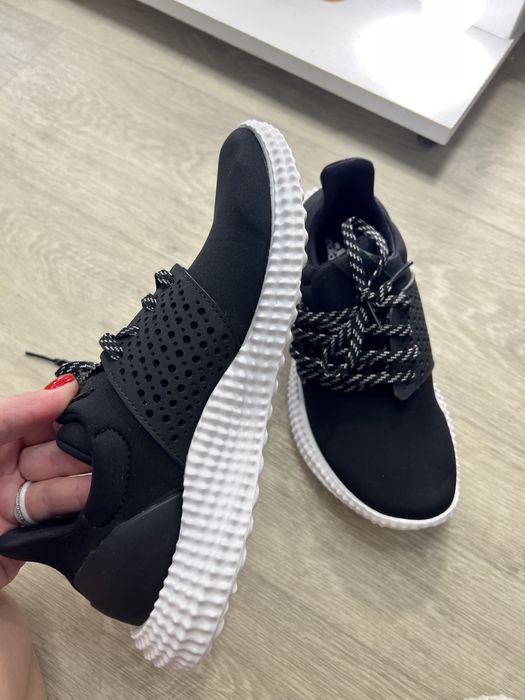 Кроссовки adidas