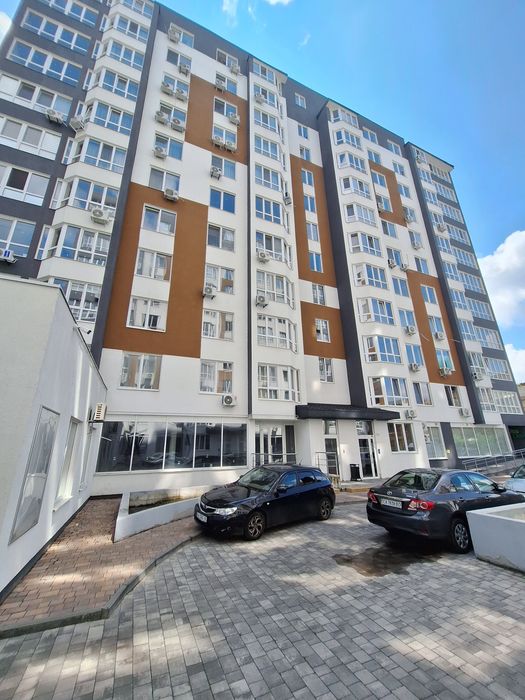 Центр, сквер Юність, 67кв. - 80000д (і1