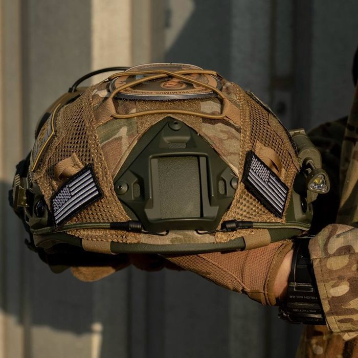 Військовий шолом каска Fast Helmet NIJ 3A + активні навушники Walkers та  ліхтар на шолом