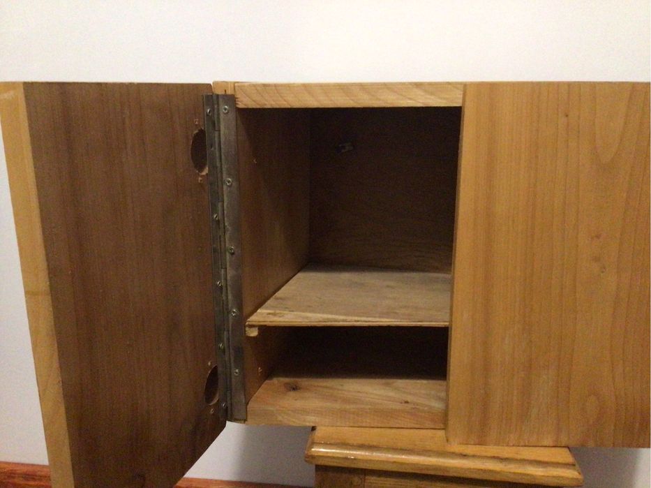 Підвісна шафа  для  аптеки, парфум., космет. вис. 32см..