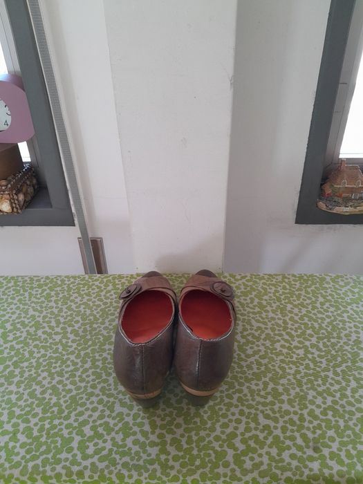 Vendo Sapatos de Senhora muito bonitos como novos