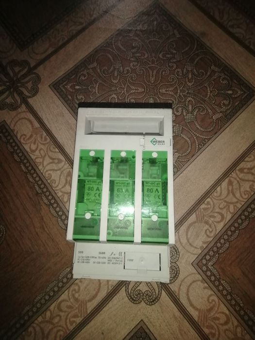 Роз'єднувач напруги 3-х полюсний Weber 160 ампер