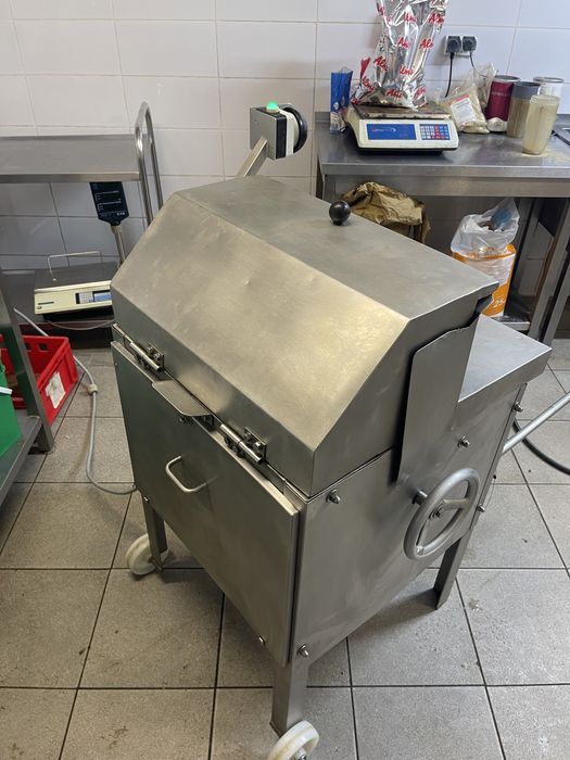 Petelkownica do miesa wilk mieszalka   , maszyna zakladajaca pętelki