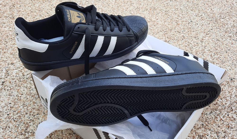 Sapatilhas adidas novas sem uso.