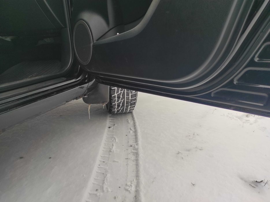 Автомобіль тойота рав4