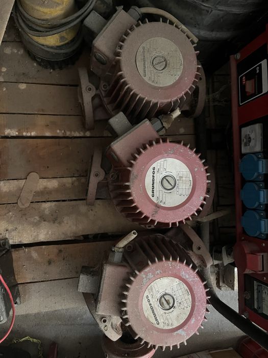 Lote 6 Bombas Circuladoras Grundfos (UPE 40-80 + Modelos UPS/UMC)