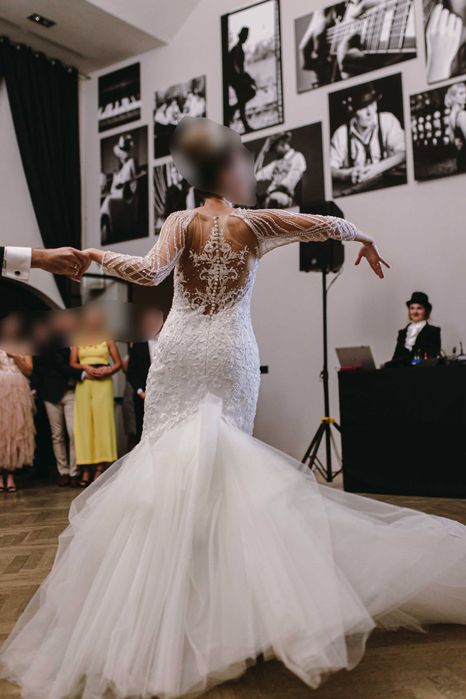 Biała suknia ślubna